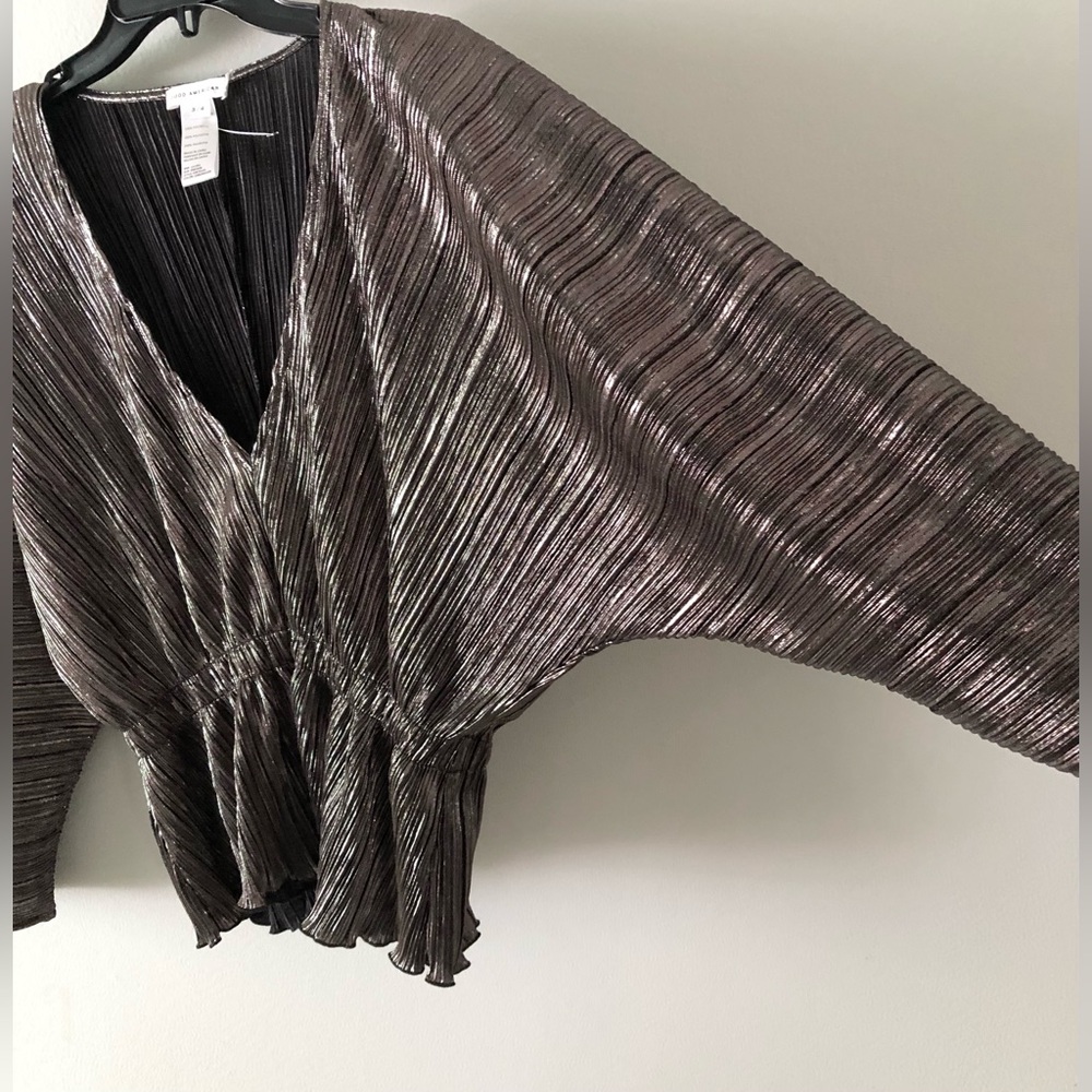 Good American Metallic Pleated Top in Chrome - Picture 3 of 4